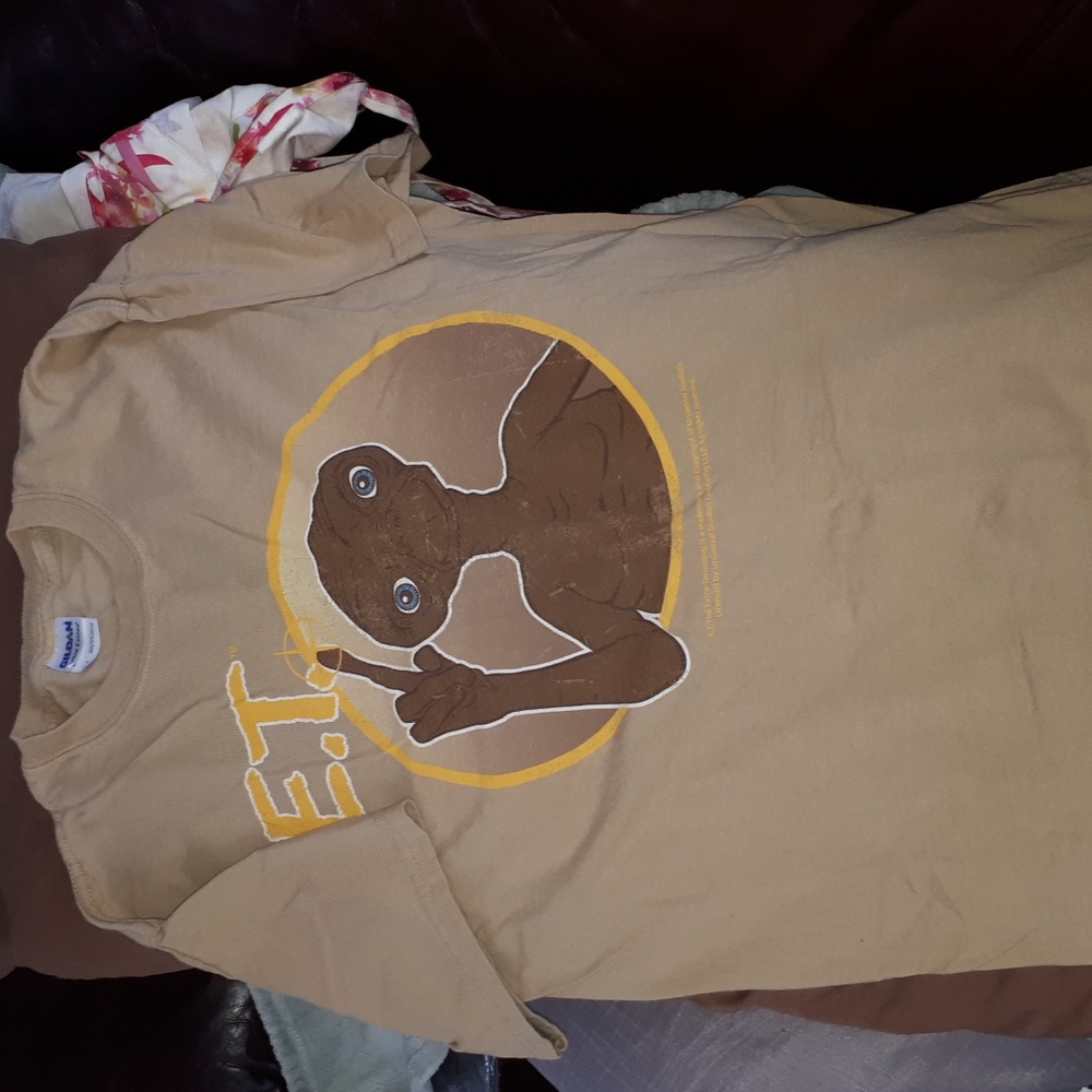 Vintage ET logo t sheart M
